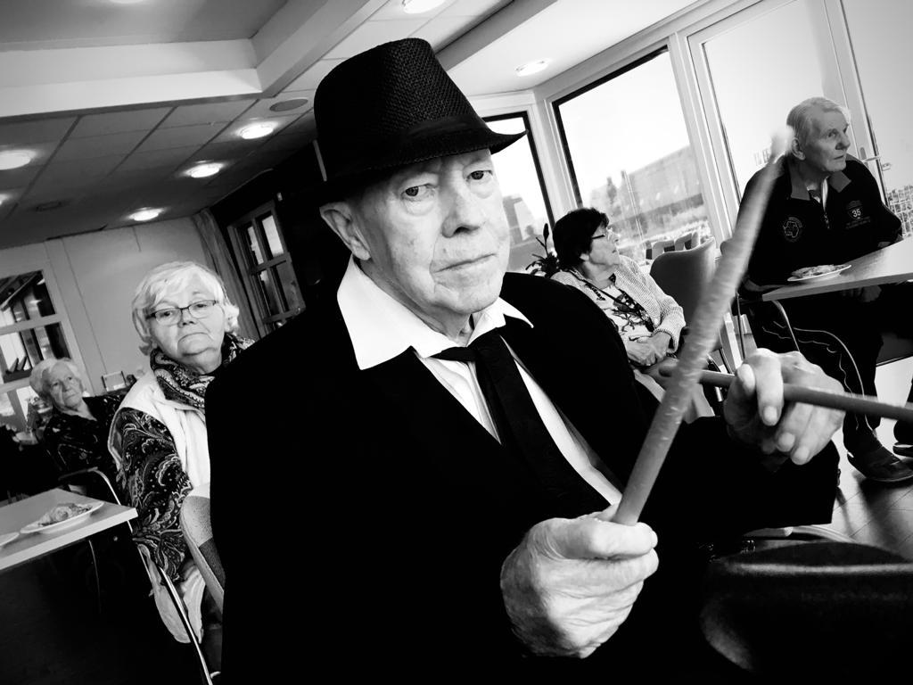 17 mei 2020 - Verrassingsconcert voor een meneer bij Patyna Noorderhoek