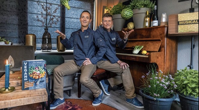 11 juni - Artikel over Mark & Ramon van Mr. and Mr. Vegan Dining in de Leeuwarder Courant